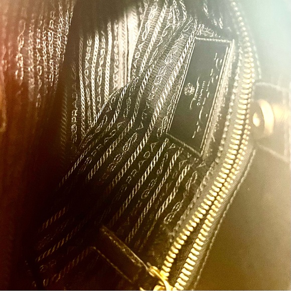 PRADA NYLON SHOLDER/CROSSBODY BLACK BAG WITH FUR DETAIL - Picture 6 of 9